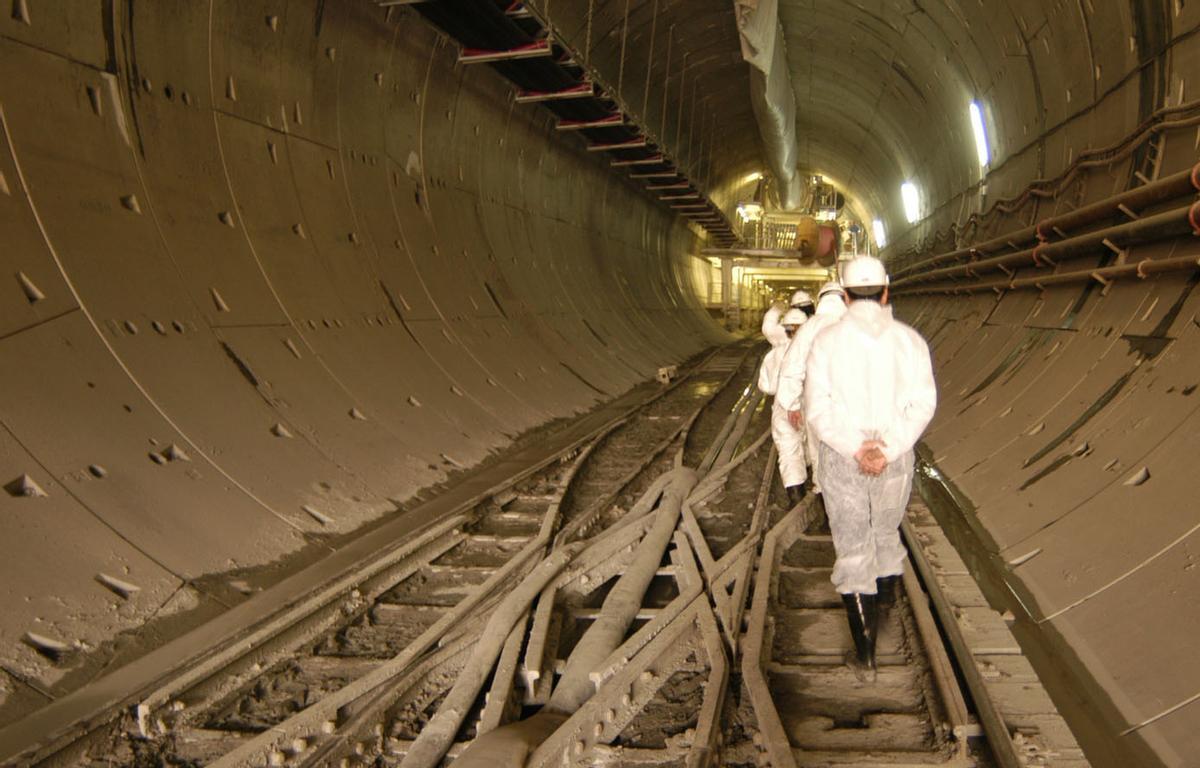 Obras en el metrotrén en el año 2004.