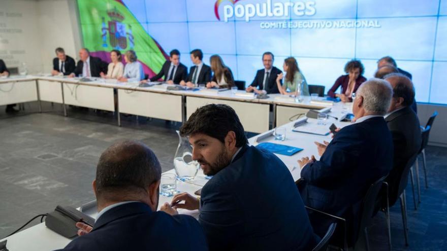 El PP quiere girar al centro para las elecciones del 26M