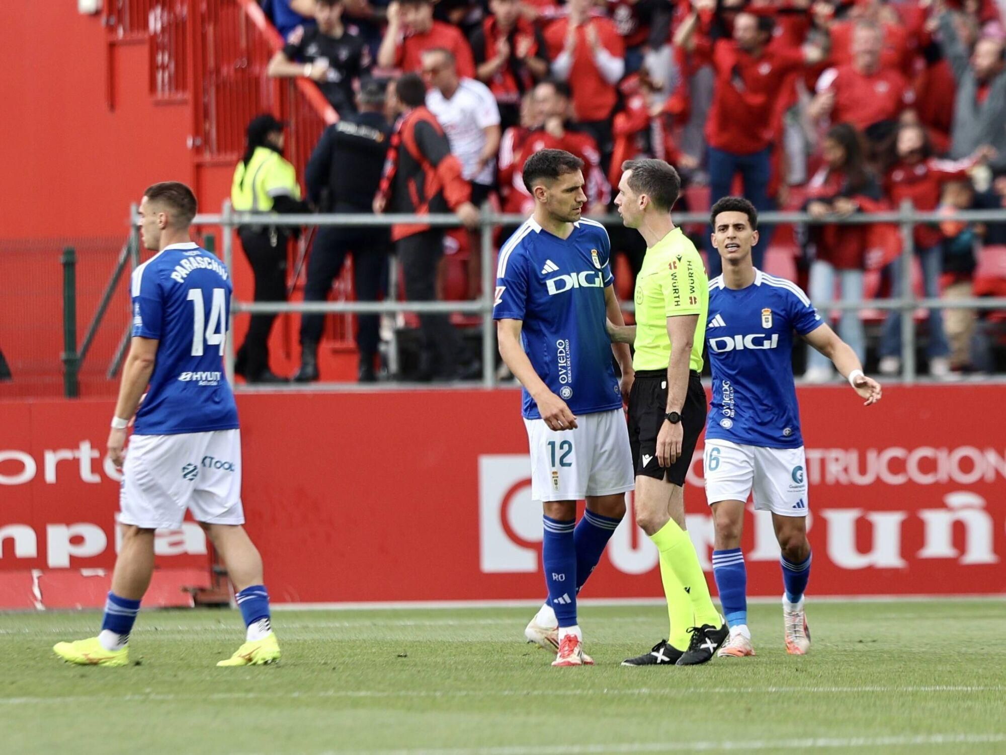 EN IMÁGENES: Ambientazo en el primer partido de la final por el ascenso a Primero entre Mirandés y Real Oviedo