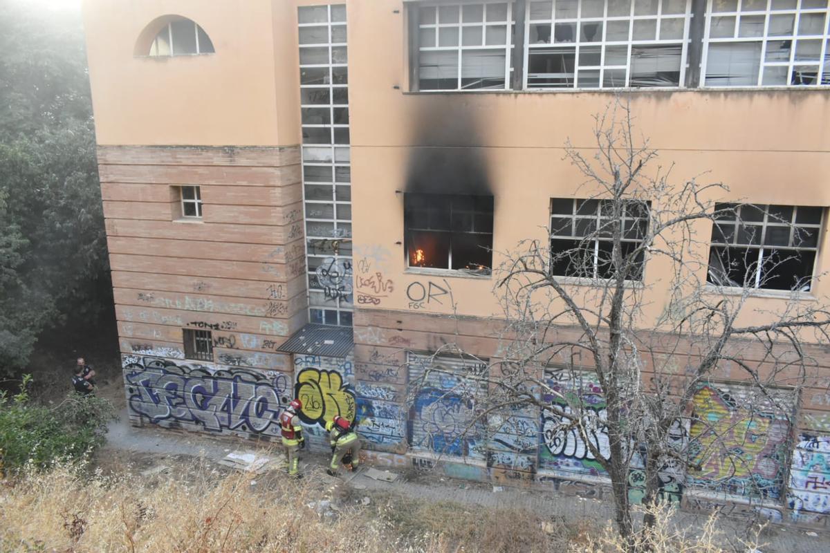 Fotogalería | Las imágenes del incendio el edificio abandonado de Reyes Huertas Fotogalería | Las imágenes del incendio el edificio abandonado de Reyes Huertas