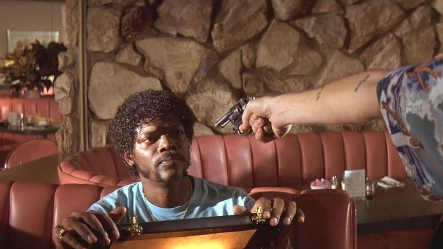 Qué había en el maletín de ‘Pulp Fiction’: uno de los mayores misterios de la historia del cine