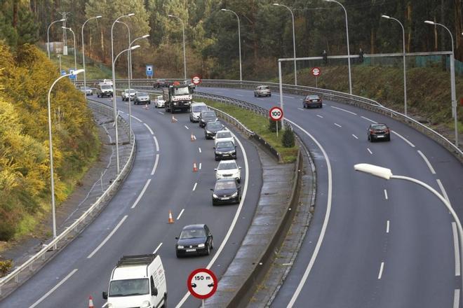 Un desprendimiento causa retenciones en la AP-9 en Vigo