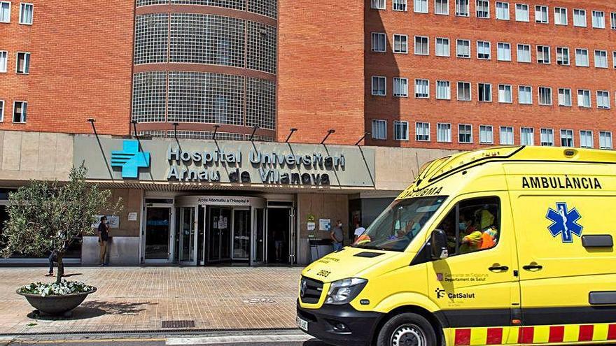 Vista del hospital Arnau de Vilanova de Lleida. // Ramón Gabriel / Efe