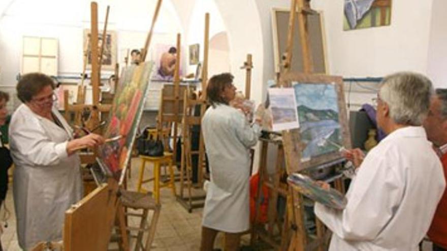 Colectivos e instituciones apoyan la petición de la Facultad de Bellas Artes para Badajoz