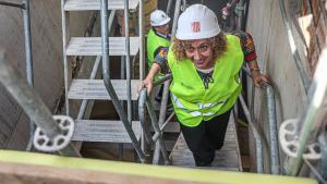 Capella, en julio, durante una visita de obras en la L9 de metro, cerca de la Sagrera