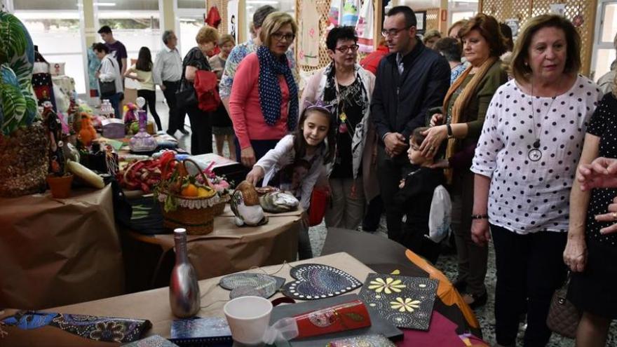 Los mayores del CEAM muestran sus trabajos