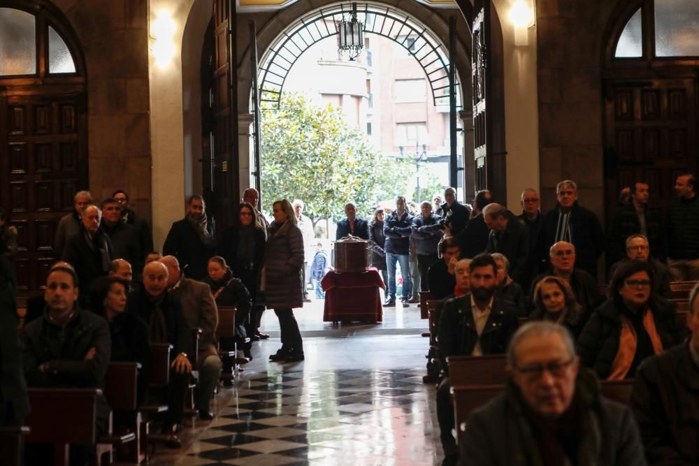 Multitudinaria despedida a Julio Puente