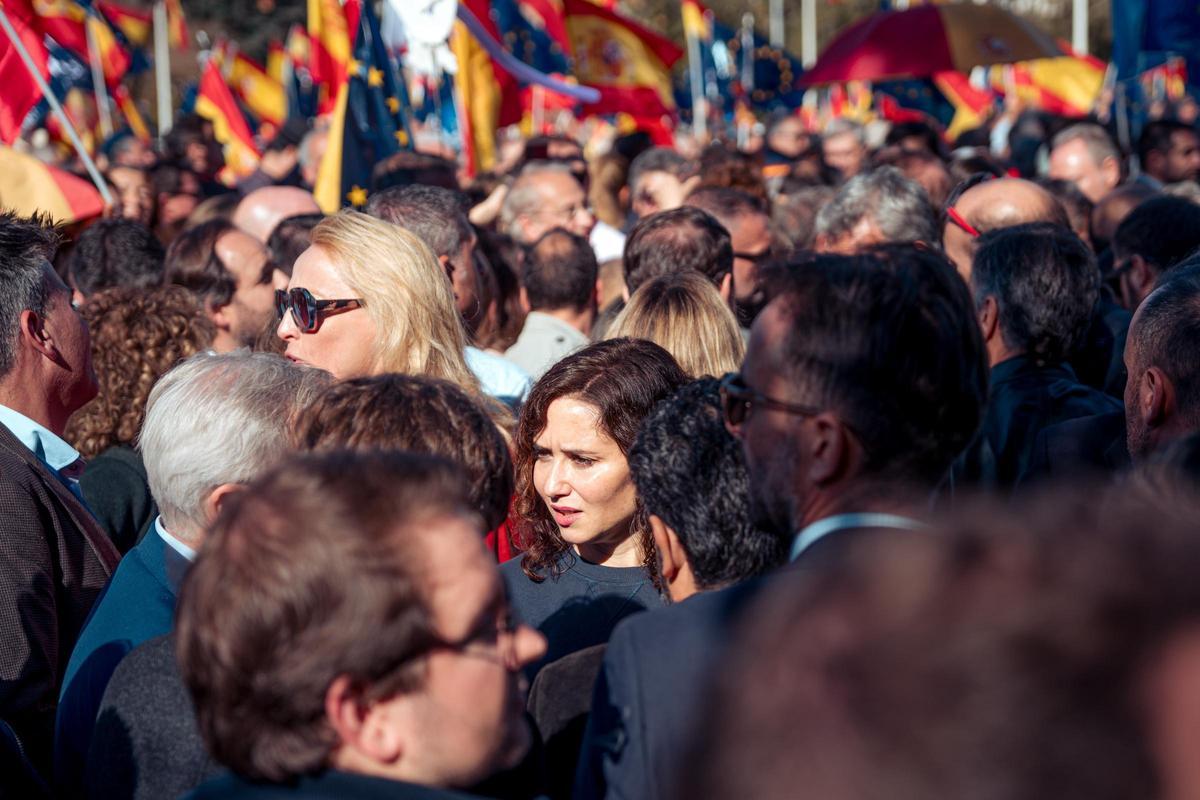 Ayuso en la concentración de Cibeles en Madrid.