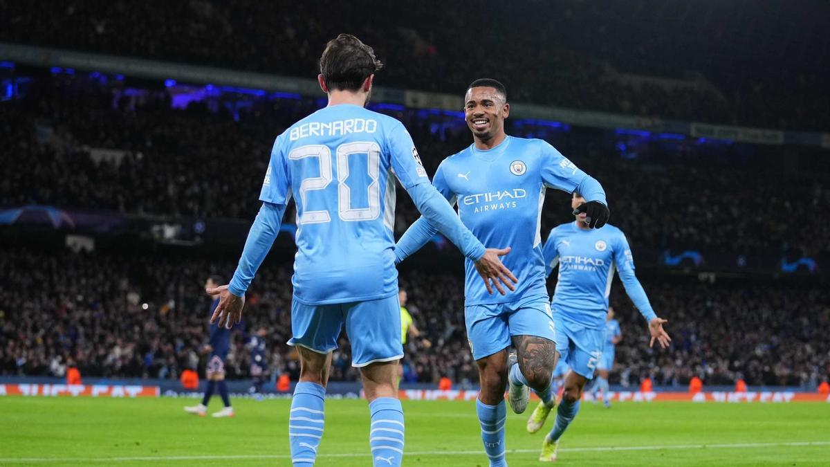 Bernardo Silva celebrando un gol con la camiseta del City