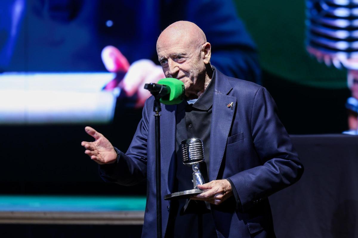 Abel Matutes, galardonado con el Premio de Honor en el Teatro Pereyra.