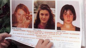 Cartel de Desirée, Miriam y Toñi, que se distribuyó por todo el levante español cuando desaparecieron las tres adolescentes, a finales de 1993.