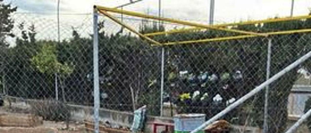 Destrozos del huerto del Colegio L’Horta el 2 de marzo. | INFORMACIÓN