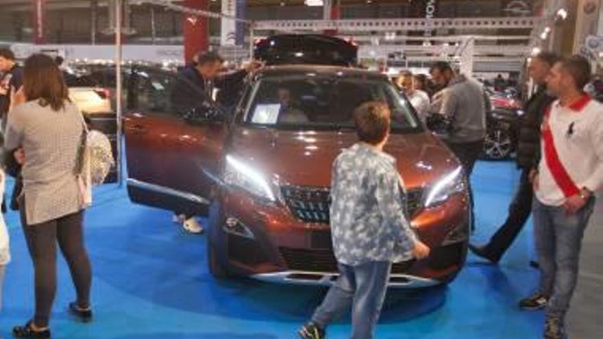 Los vehículos con la última tecnología cogen velocidad en la feria del automóvil