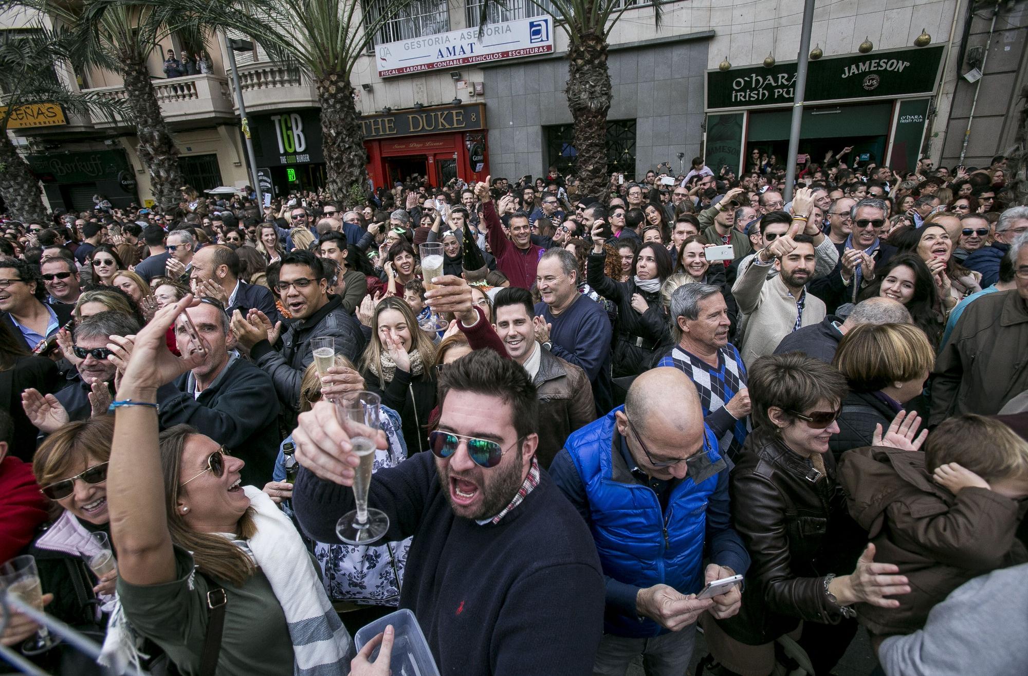 Así fueron las últimas mascletás celebradas en luceros en Nochevieja