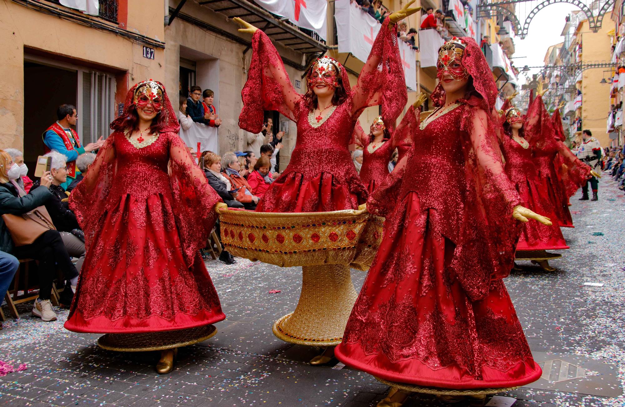 Espectaculares boatos y carrozas en las Fiestas de Alcoy