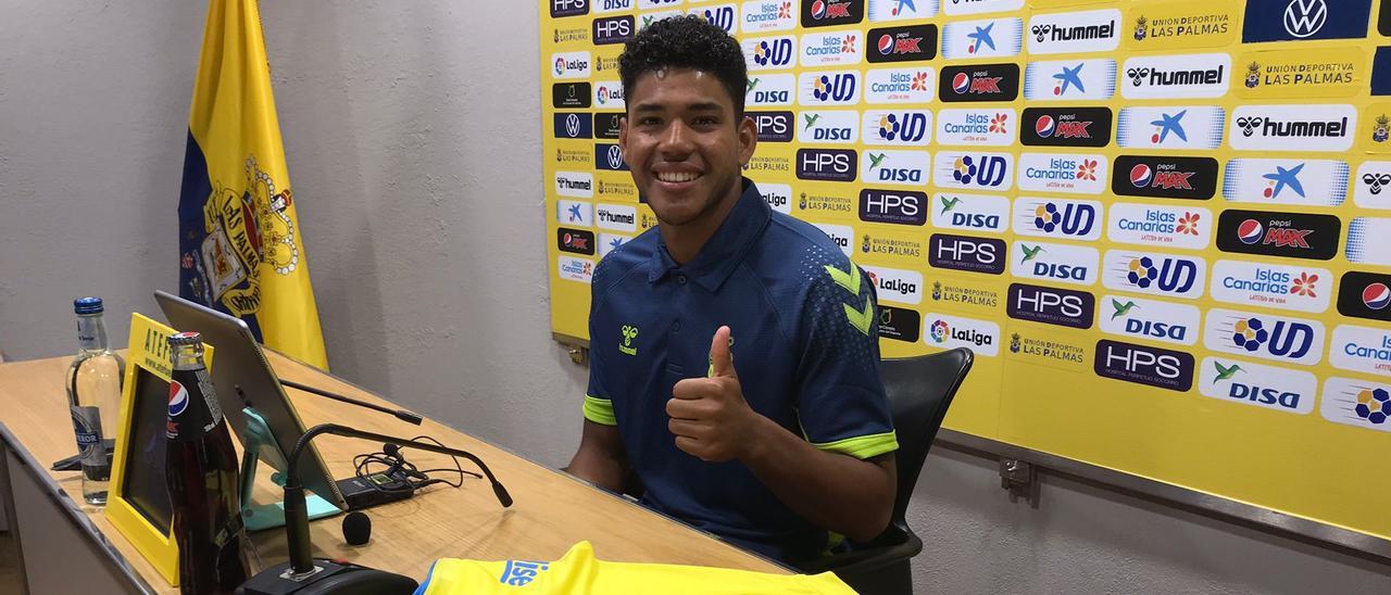 Ferigra: &quot;Espero consagrarme como futbolista en la UD Las Palmas&quot;