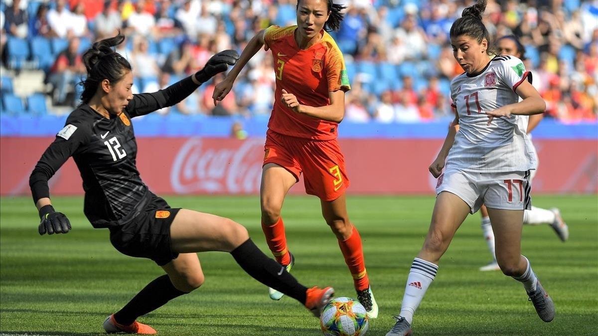 rpaniagua48675647 china s goalkeeper shimeng peng  l  vies with spain s forwar190617180749