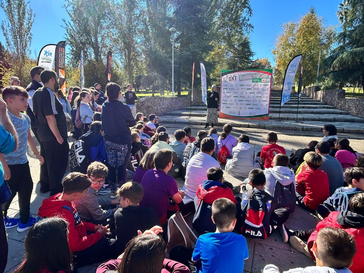 Victoria Bazaga, consejera de  Deportes se dirige a los participantes.