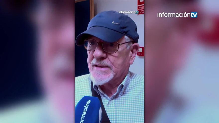Los vecinos se quejan de las colas por el Bono Consumo: "Es una vergüenza. Llevo desde las 6 de la mañana"