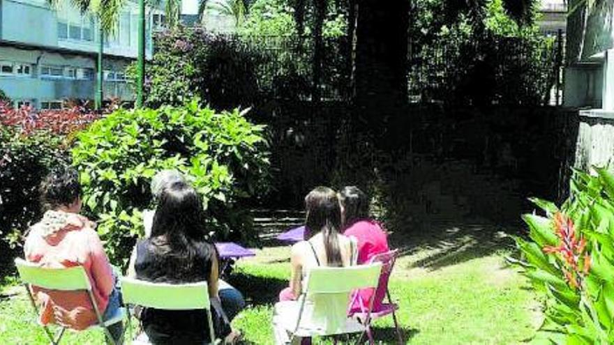 Un grupo de pacientes de ABAC, reunidos durante una sesión.   | // ABAC