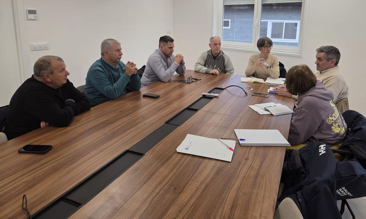 A directora xeral cos patróns maiores e representantes das catro confrarías en Noia.