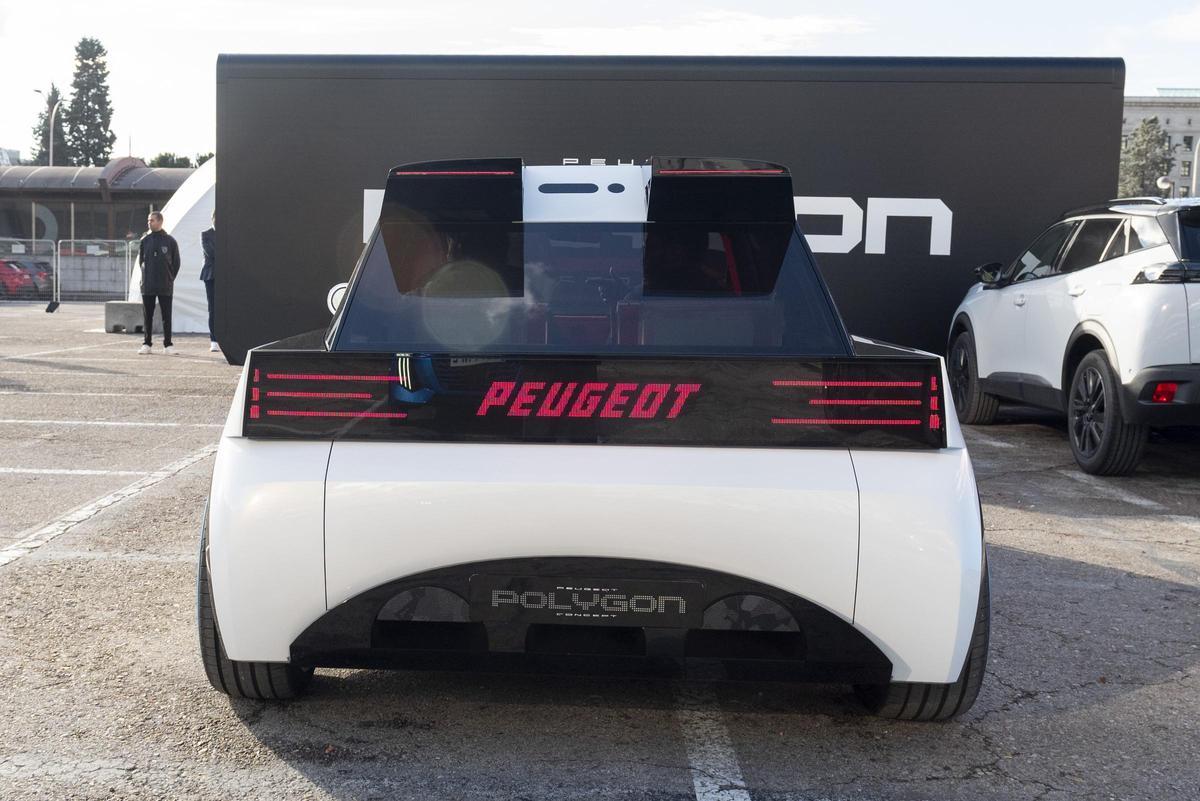 El Peugeot Polygon Concept está pensado para maximizar el uso de materiales reciclados en todo el vehículo