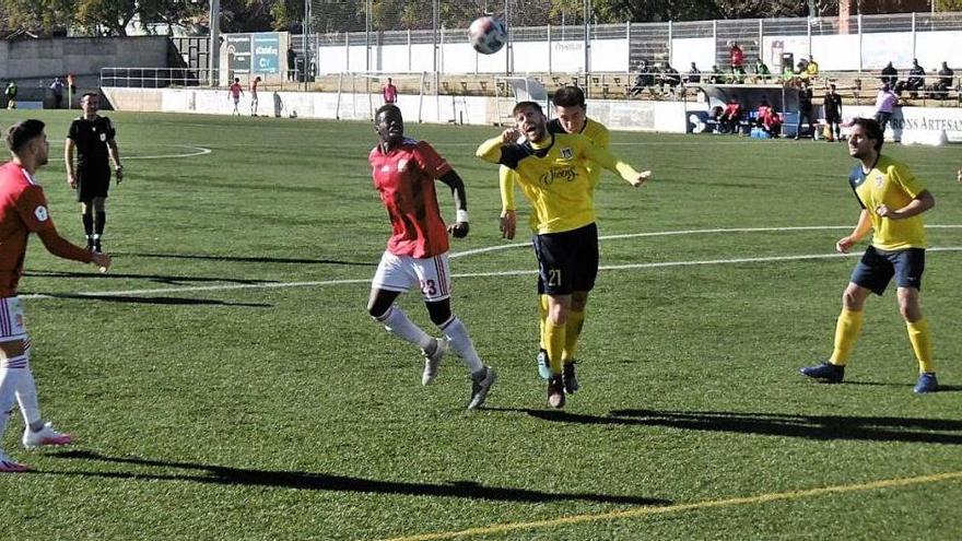 Els blanc-i-vermells van quadruplicar les ocasions de gol dels locals al municipal dels Canyars