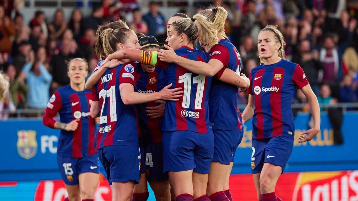 Las jugadoras del Barça celebrando el gol de Aitana ante el Brann