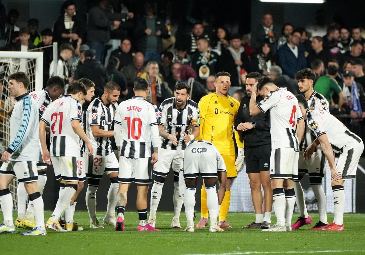 Arenga de Alberto Jiménez sobre el césped.