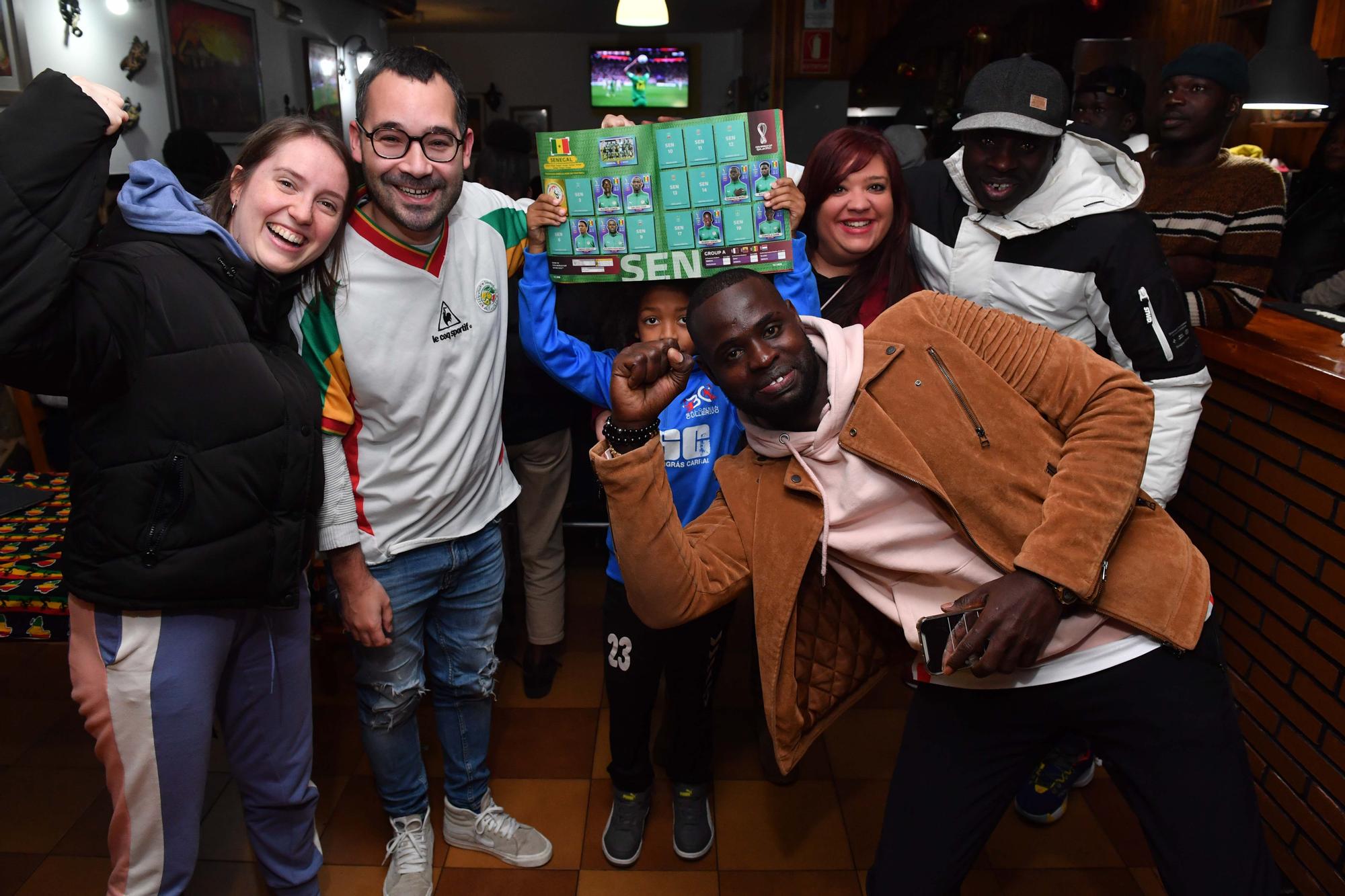 Senegaleses en A Coruña se reúnen en el Agra para ver el partido Senegal-Inglaterra en el Mundial de Qatar