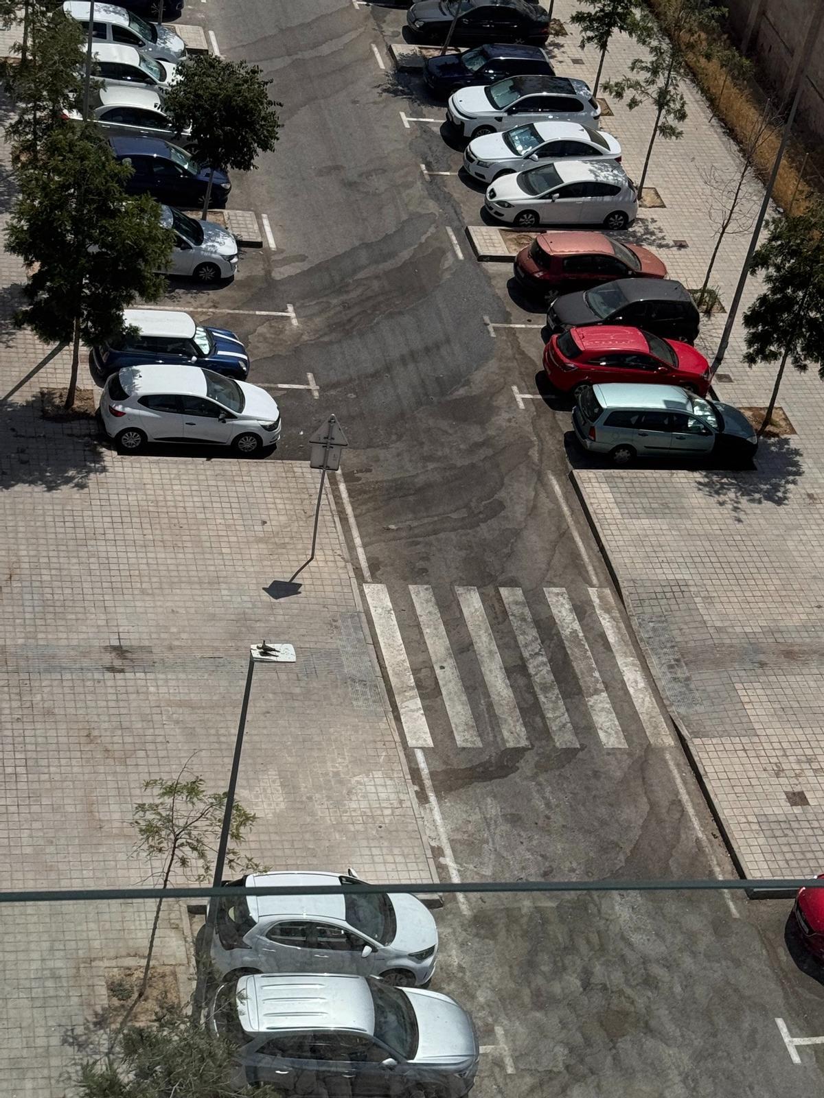 Suciedad en la calle Quintiliano de Alicante después de las Hogueras