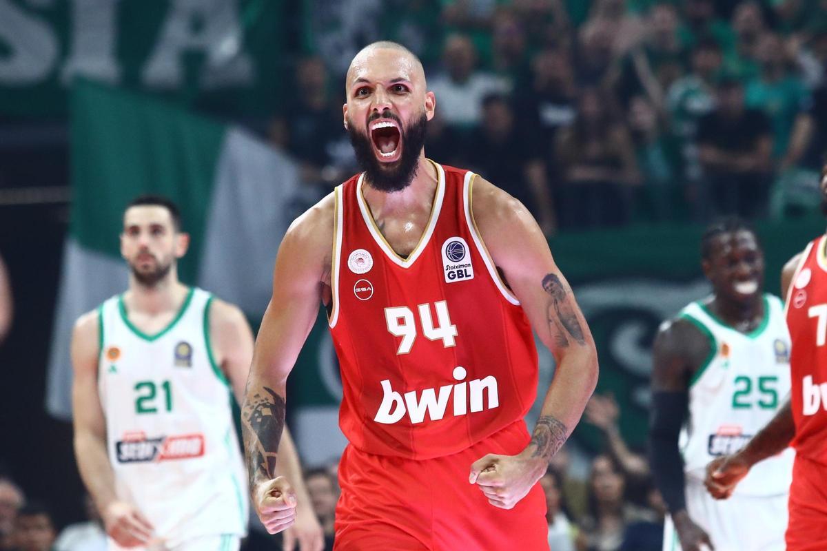 Evan Fournier fue uno de los bochornosos protagonistas del Panathinaikos-Olympiacos