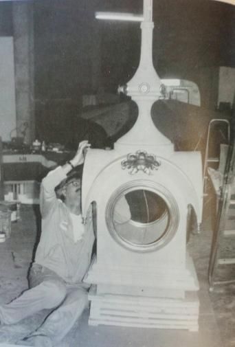 Inicio de los trabajos de construcción de la réplica del reloj kiosco.