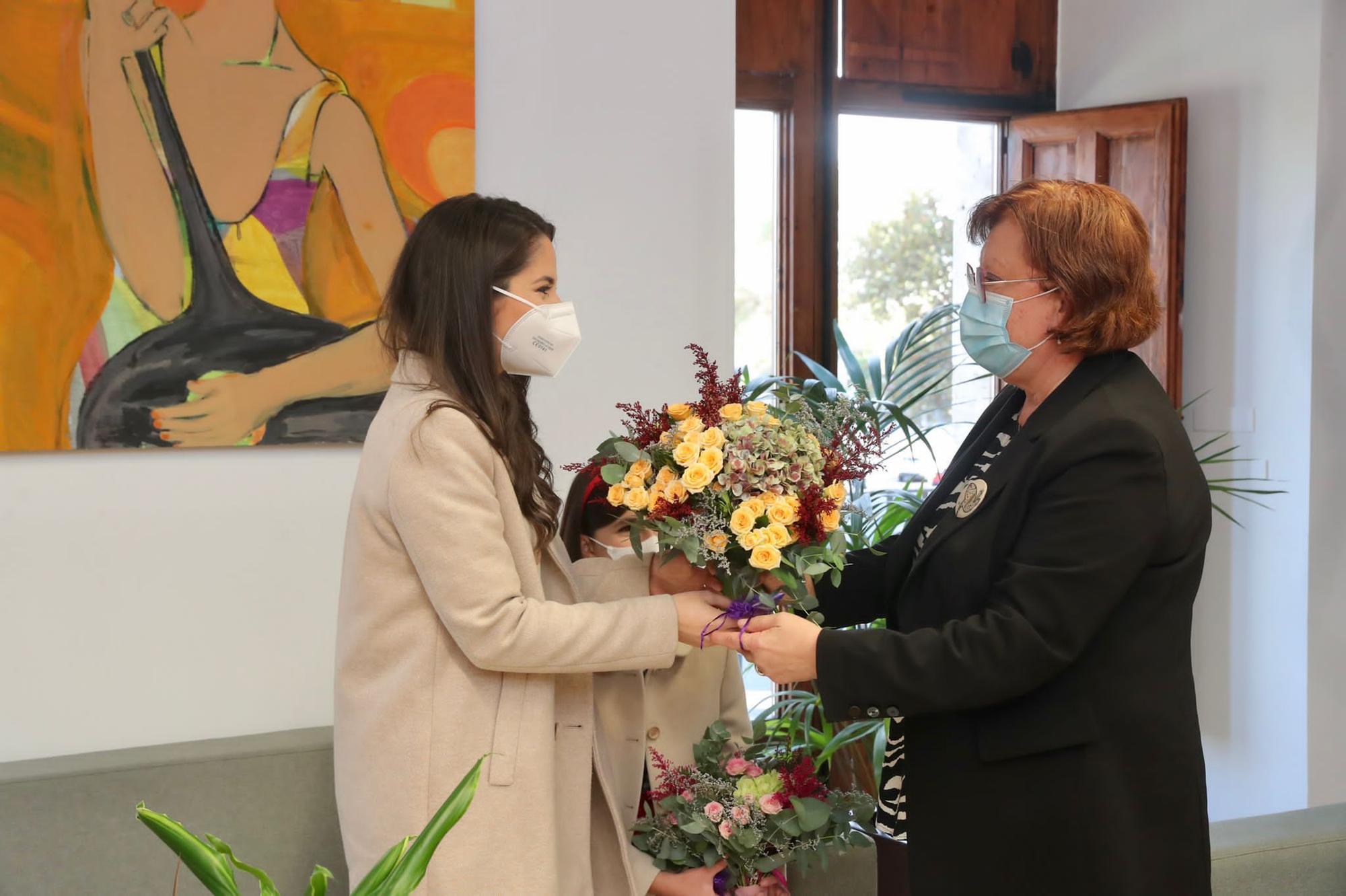 Empiezan las visitas institucionales de las falleras mayores de València