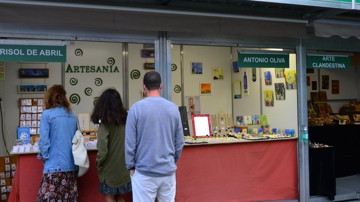 Varios puestos de Argálica, en Cangas.