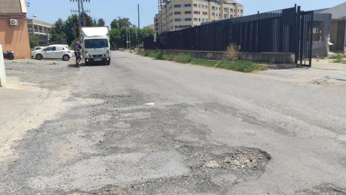 El camí Vell de València será uno de los viales en los que mejorarán el pavimento.