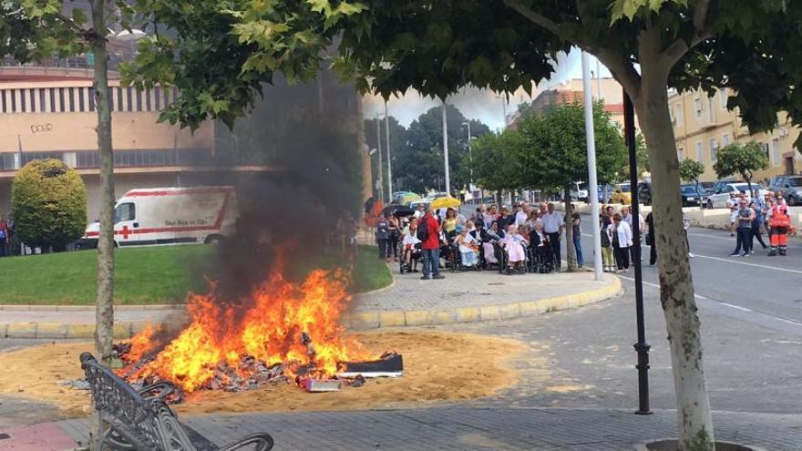 Elda vive su último día de Fallas