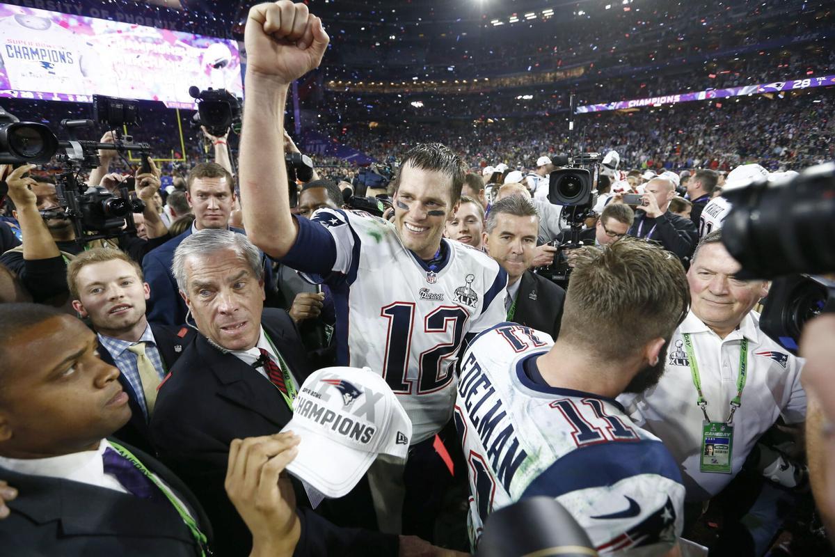 Tom Brady celebra la victoria de los New England Patriots contra los Seattle Seahawks en la Super Bowl XLIX.