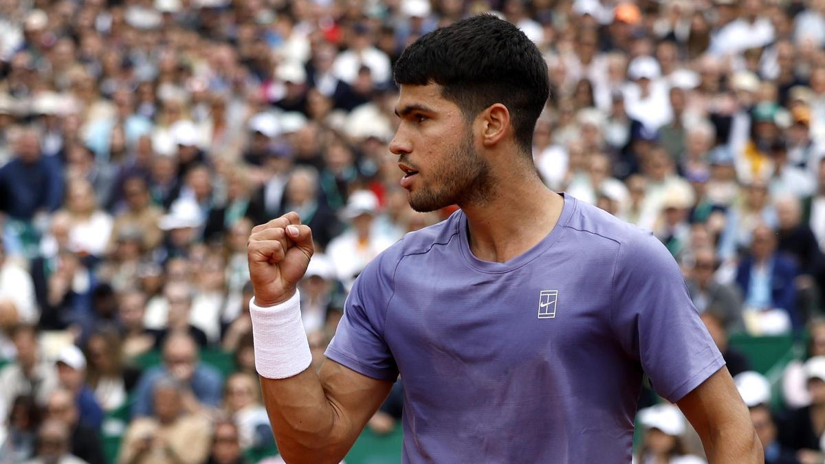 Alcaraz impone su ley a Davidovich y disputará la final