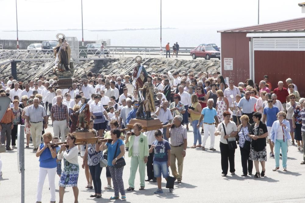 Meira se vuelva en la ofrenda a los marineros