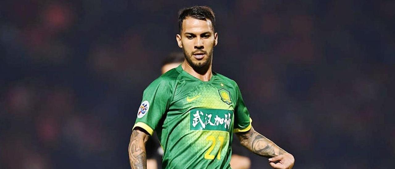 El atacante grancanario del Beijing Guoan Jonathan Viera Ramos, durante la disputa de la pasada Liga de Campeones de Asia, que se disputó en la burbuja de Catar.  | | LP / DLP