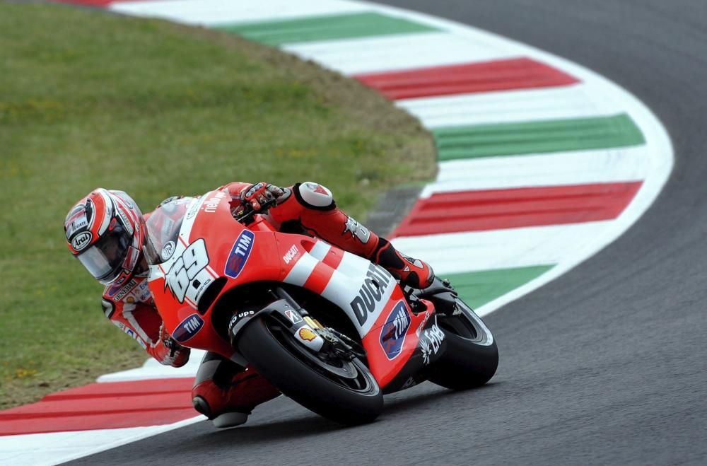 Una temporada más tarde recaló en la escudería oficial de Ducati, en la que estuvo hasta 2014 con un bagaje en resultados muy escaso, apenas tres terceros, uno en Indianápolis 2009, otro en Aragón 2010 y el último en Jerez 2011.