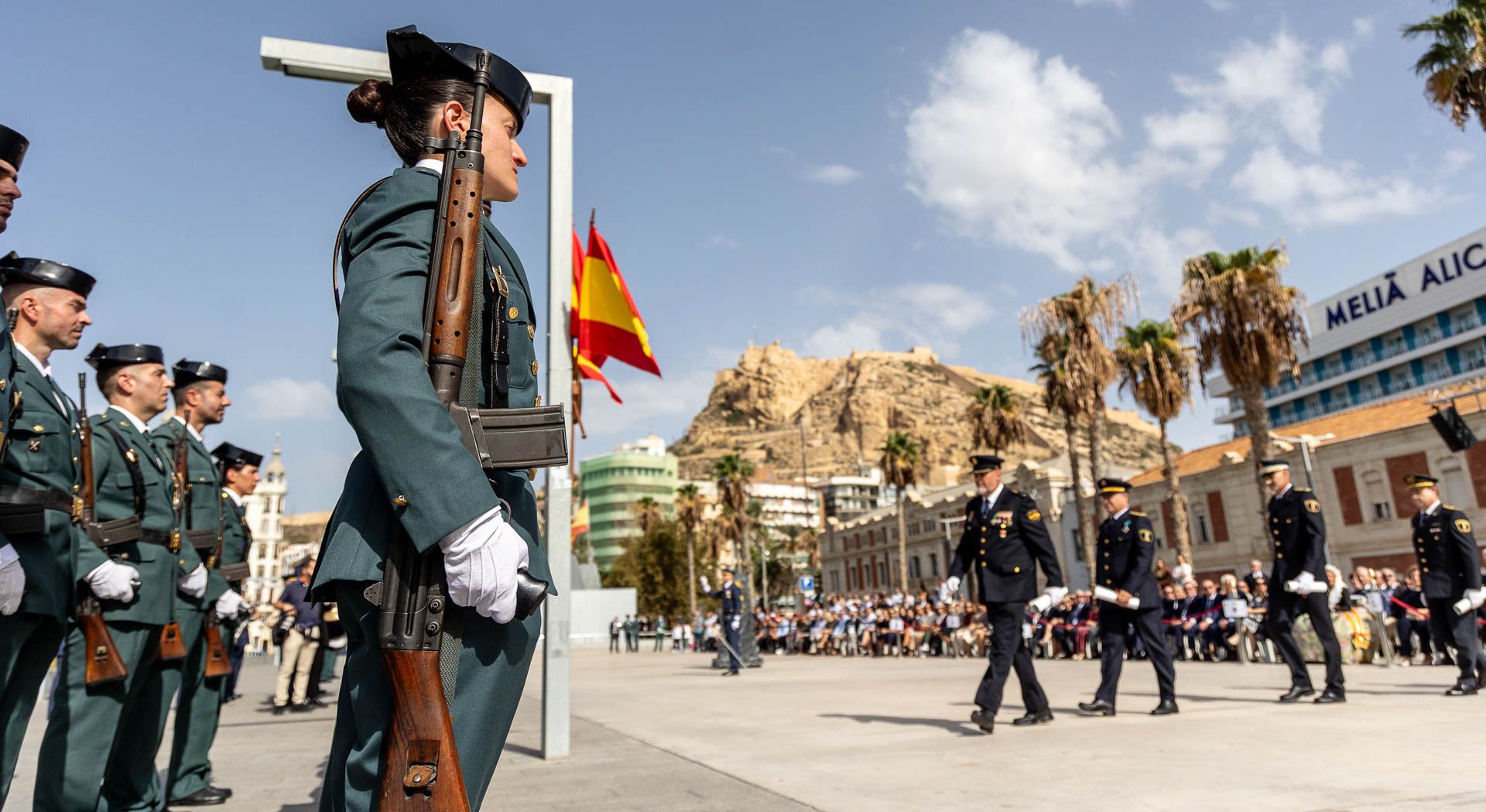 La Guardia Civil de Alicante celebra el día de la Virgen del Pilar en el Puerto