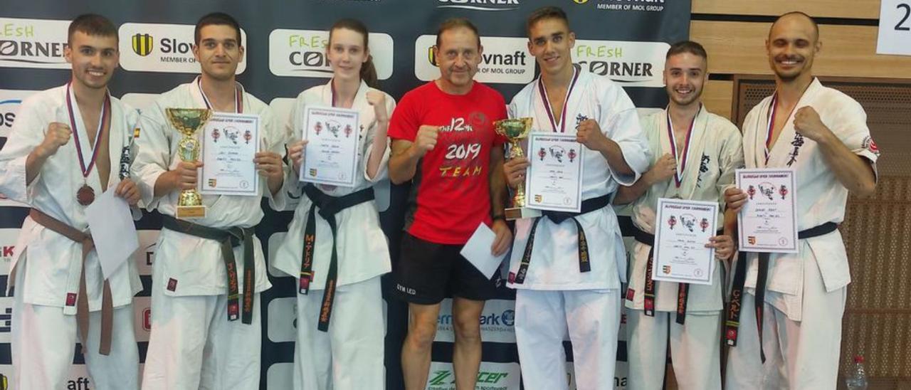 Los seis karatekas que lograron medallas en Eslovaquia. | LEVANTE-EMV