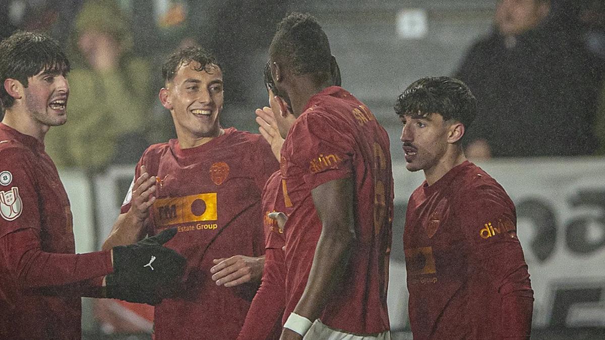 El Valencia derrotó al Burgos (2-0) para llegar hasta cuartos de final de la Copa del Rey