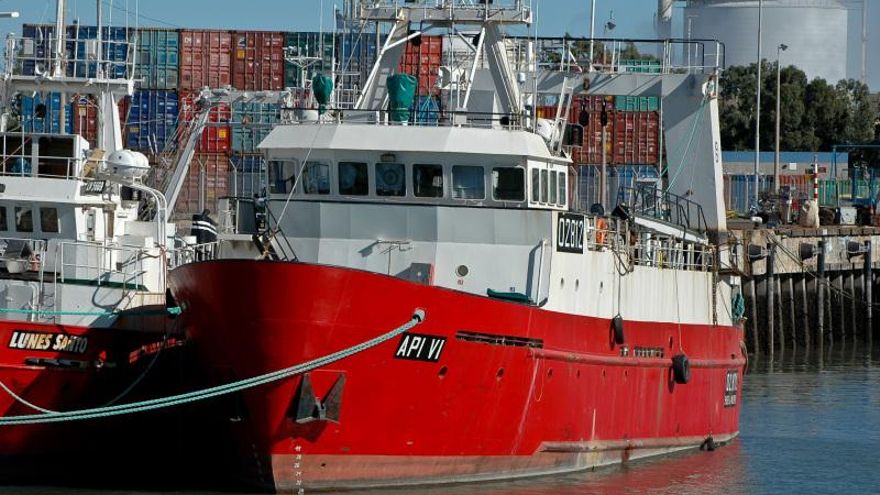 Un barco de capital gallego dedicado a la pesca de langostino en Argentina, en una imagen de archivo.