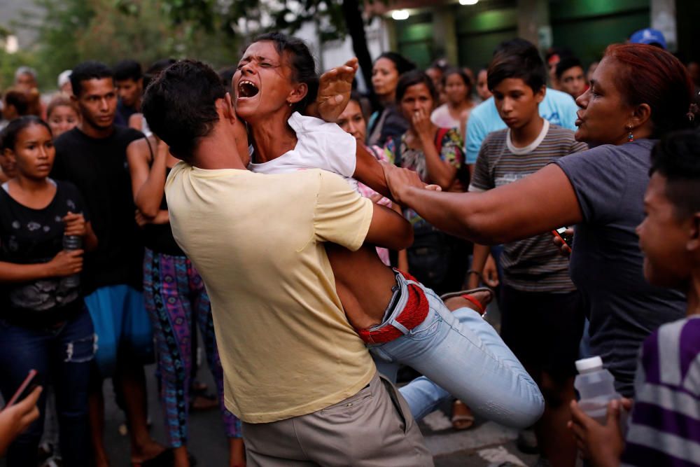 Al menos 68 muertos por un incendio en una comisaría de Venezuela