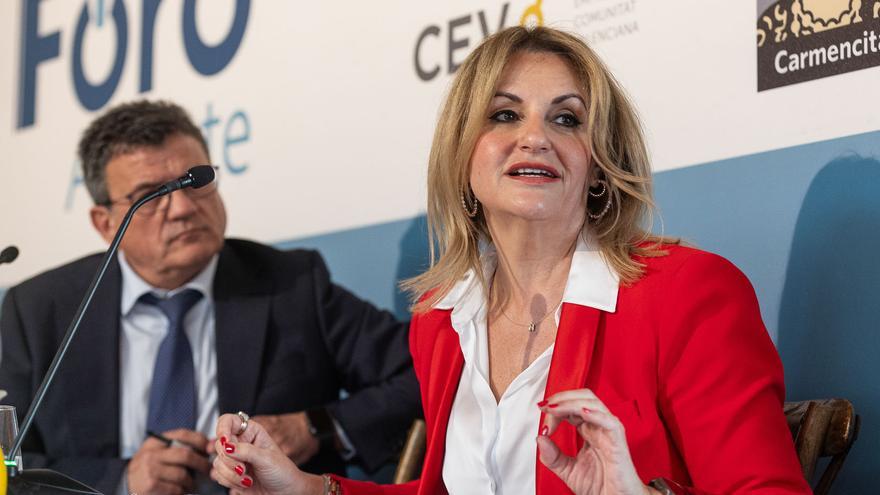 La consellera Nuria Montes participa en el Foro Alicante