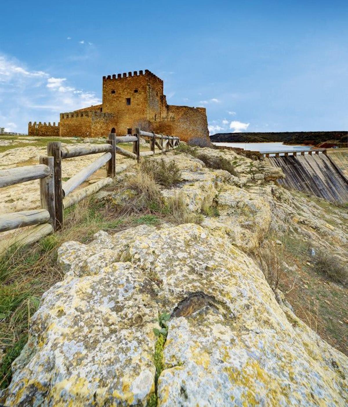 Antigua fortaleza situada a 12 kilómetros de Argamasilla de Alba.