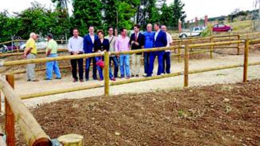 El Ayuntamiento entrega nueve de las parcelas para los huertos de ocio